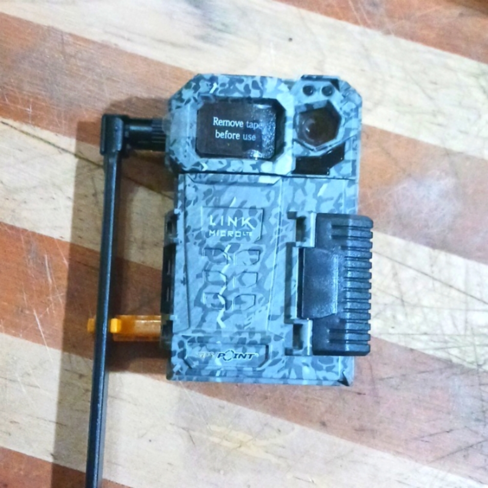Spypoint cellular trail camera   with sandisk micro sdhc  uhs-1 card